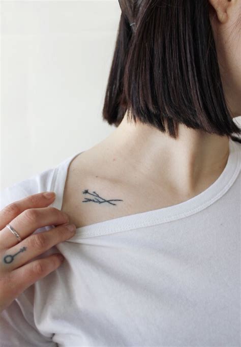 tatuajes pequeños clavicula|40 Best Tatuajes en la clavícula ideas 